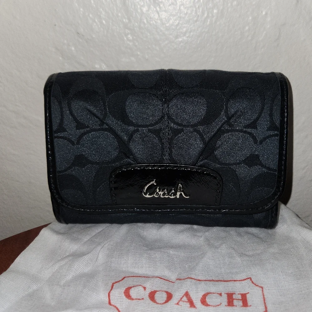 NWT Coach Ashley Compact Clutch Wallet Black - Picture 2 of 7